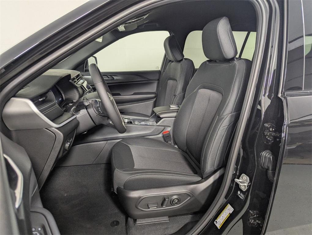 new 2025 Jeep Grand Cherokee L car, priced at $30,775