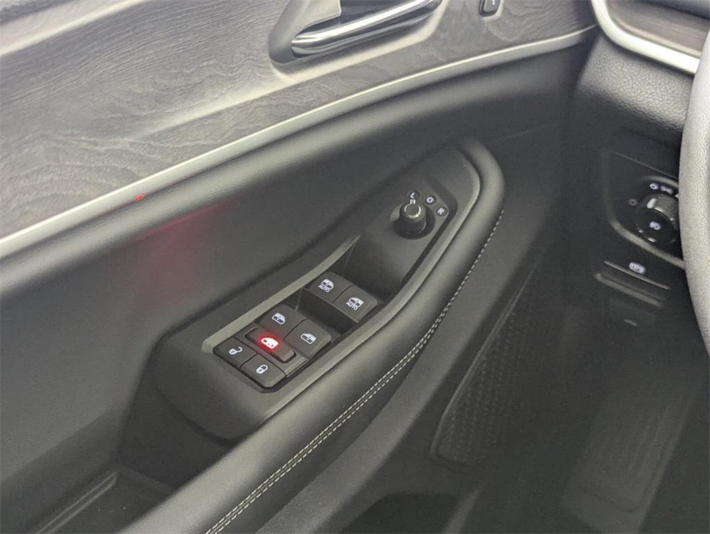 new 2025 Jeep Grand Cherokee car, priced at $31,831