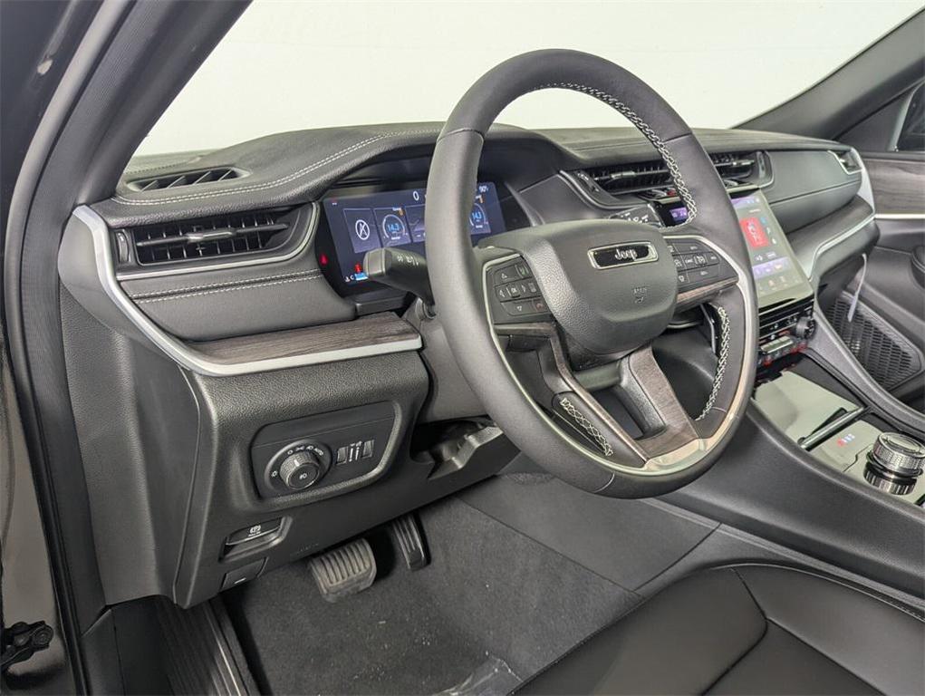new 2025 Jeep Grand Cherokee car, priced at $31,831