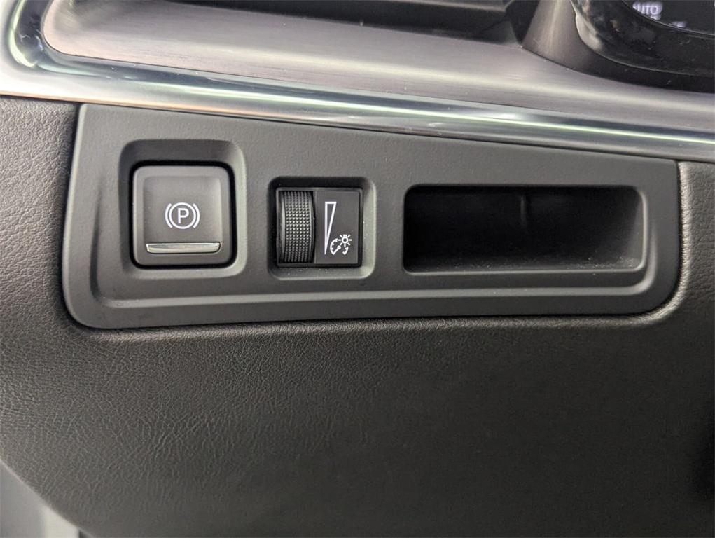 used 2021 Cadillac XT5 car, priced at $20,788