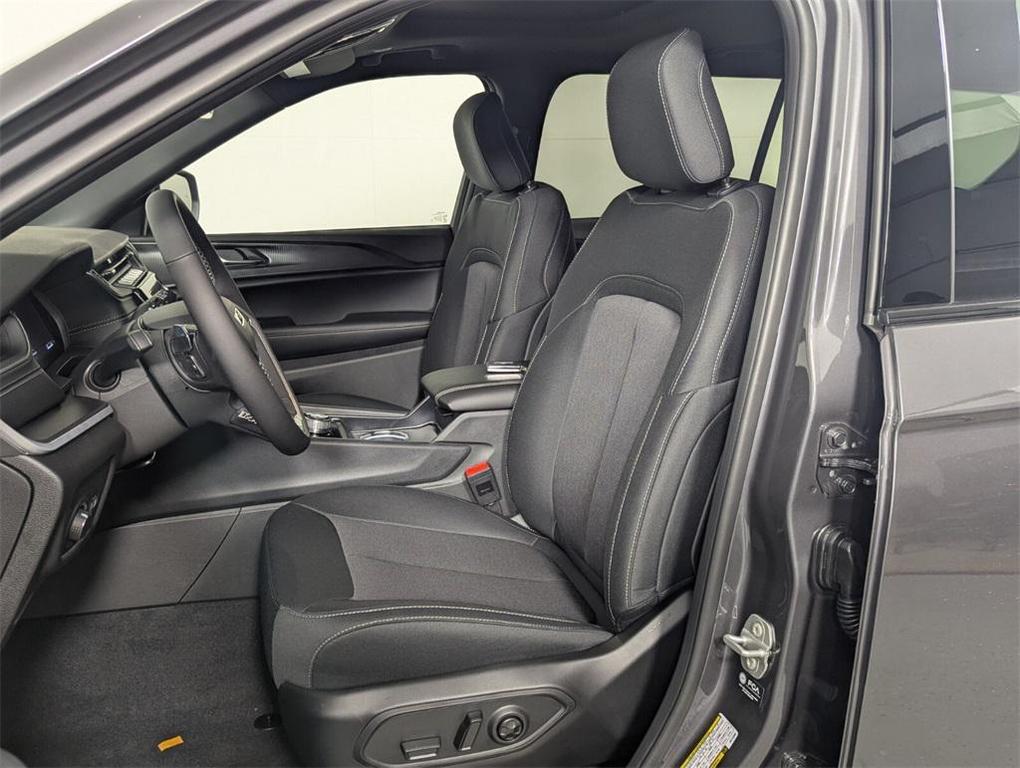 new 2025 Jeep Grand Cherokee L car, priced at $31,210