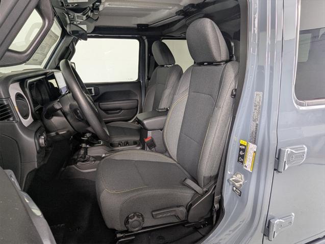 new 2025 Jeep Gladiator car, priced at $37,106