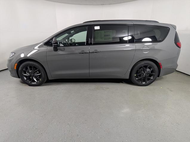 new 2025 Chrysler Pacifica car, priced at $45,092