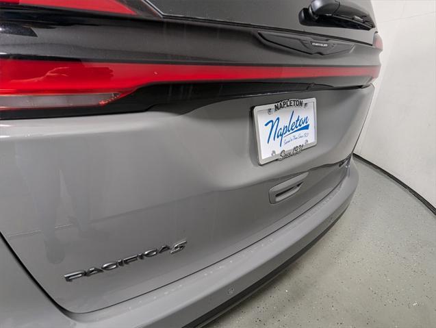 new 2025 Chrysler Pacifica car, priced at $45,092