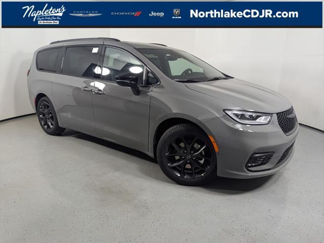 new 2025 Chrysler Pacifica car, priced at $45,092