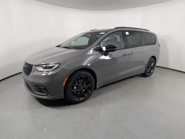 new 2025 Chrysler Pacifica car, priced at $45,092