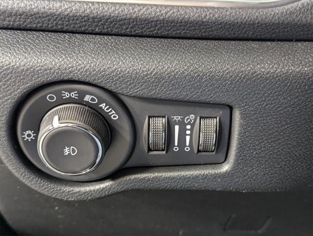 new 2025 Chrysler Pacifica car, priced at $45,092