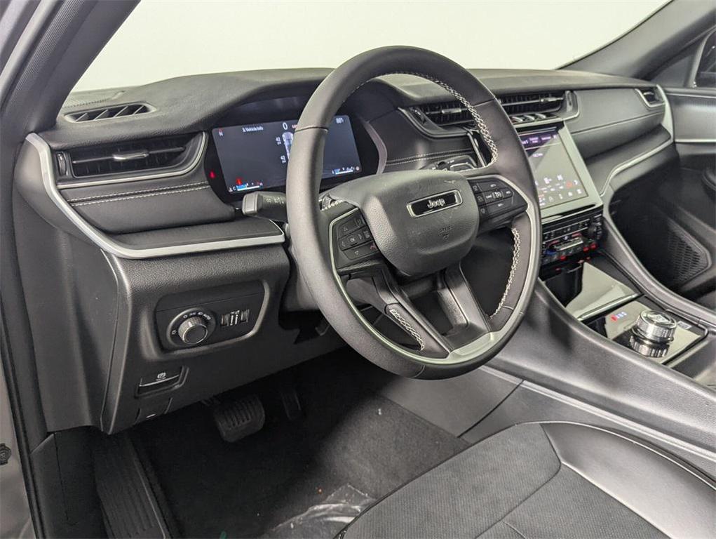 new 2025 Jeep Grand Cherokee car, priced at $39,955