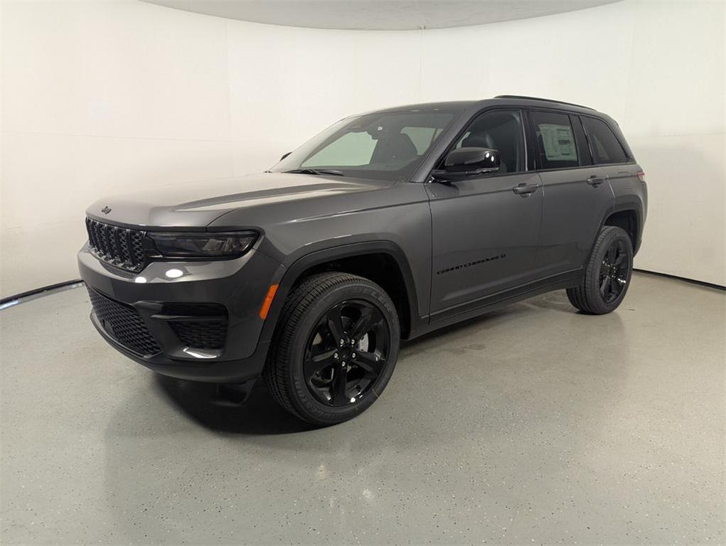 new 2025 Jeep Grand Cherokee car, priced at $39,955