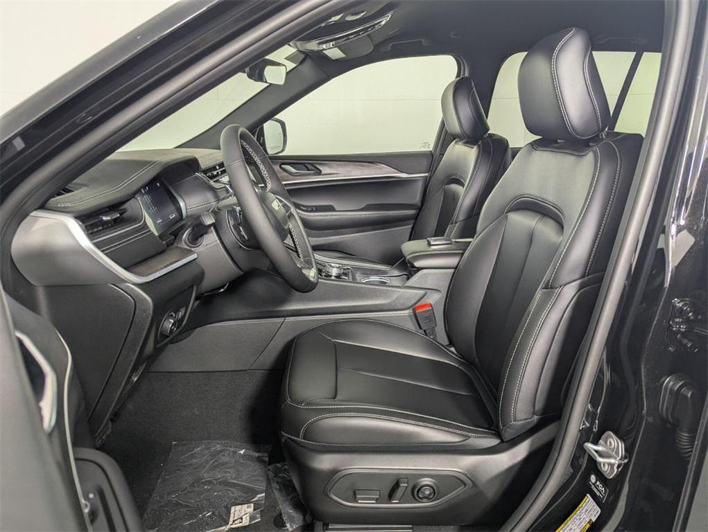 new 2025 Jeep Grand Cherokee car, priced at $35,941