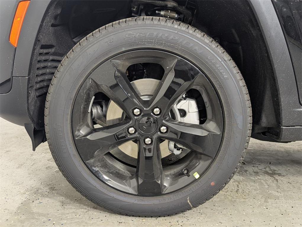 new 2025 Jeep Grand Cherokee car, priced at $35,941