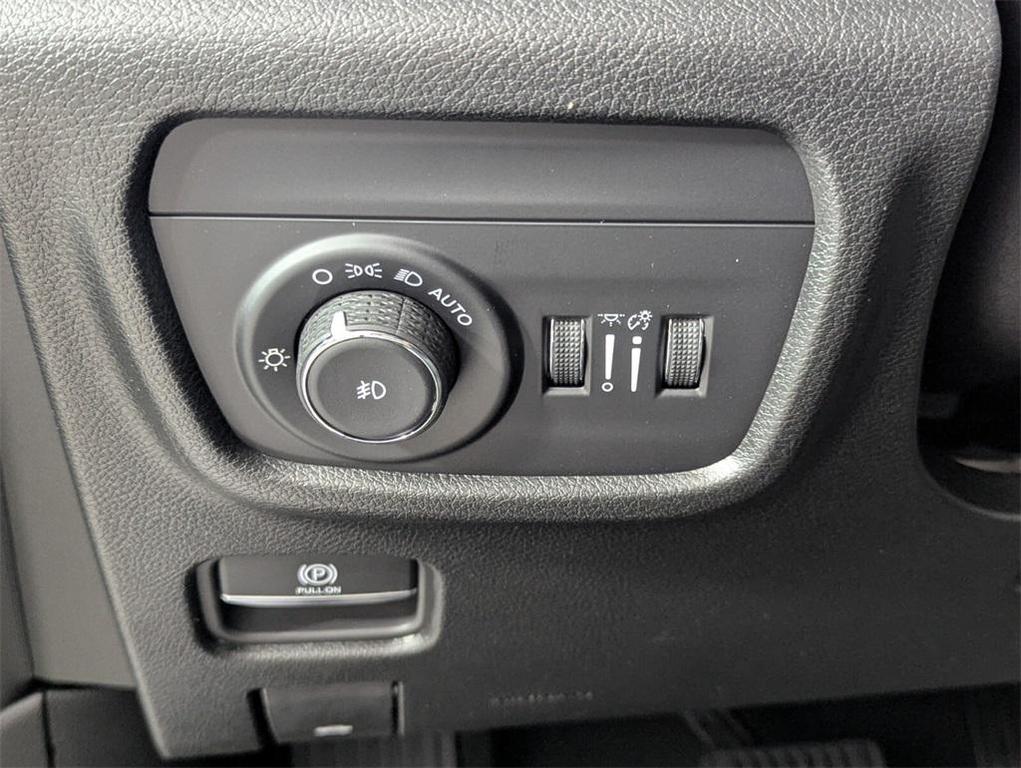 new 2025 Jeep Grand Cherokee car, priced at $35,941