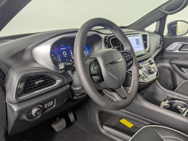 new 2025 Chrysler Pacifica car, priced at $47,009