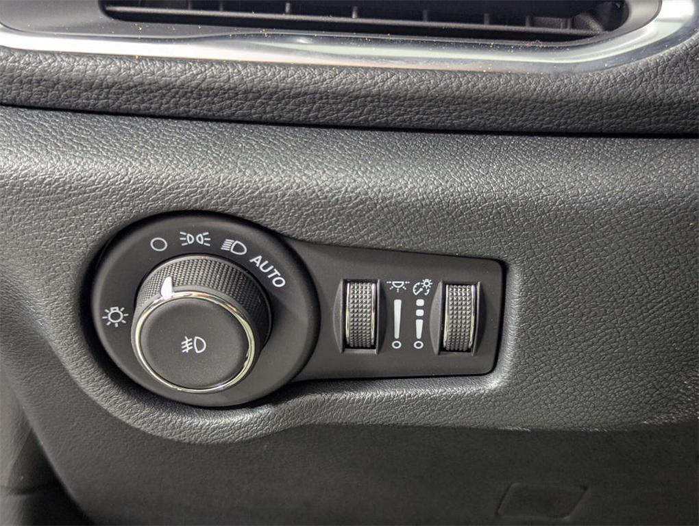 new 2025 Chrysler Pacifica car, priced at $39,587