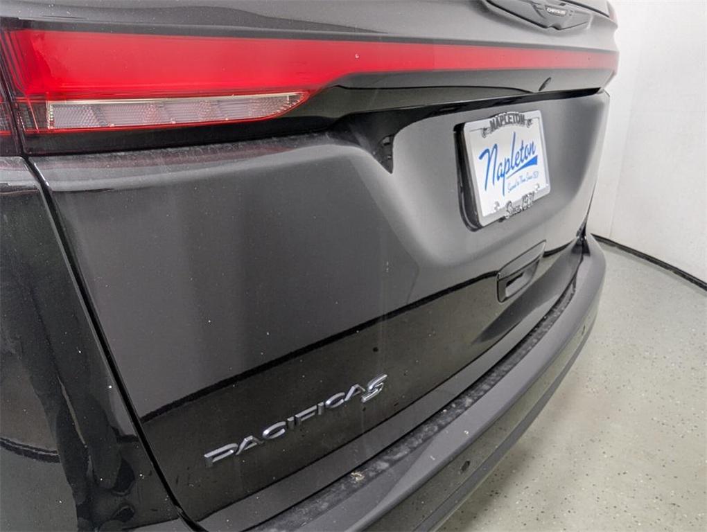 new 2025 Chrysler Pacifica car, priced at $39,587
