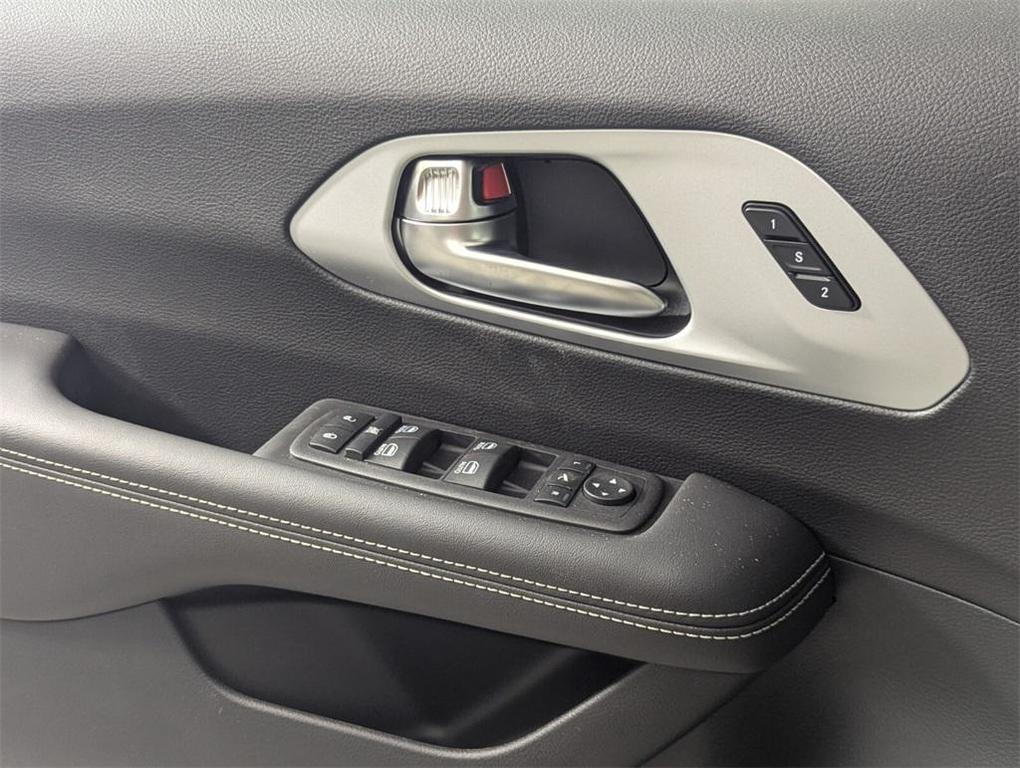 new 2025 Chrysler Pacifica car, priced at $39,587