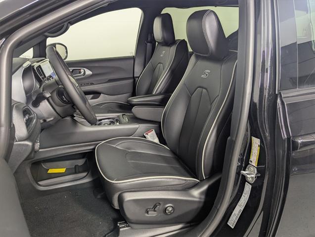 new 2025 Chrysler Pacifica car, priced at $47,009