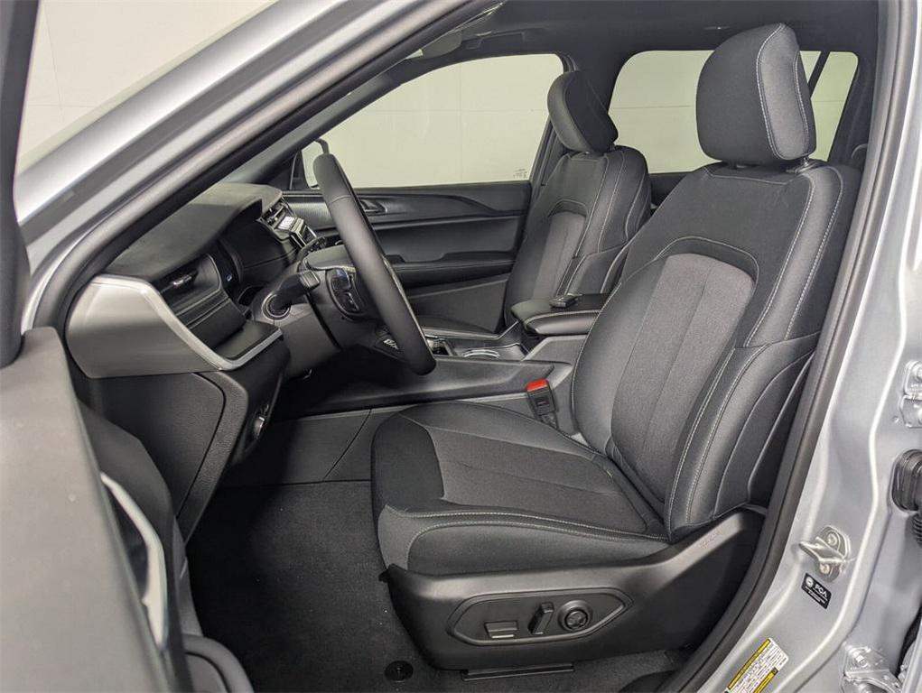 new 2025 Jeep Grand Cherokee L car, priced at $32,271