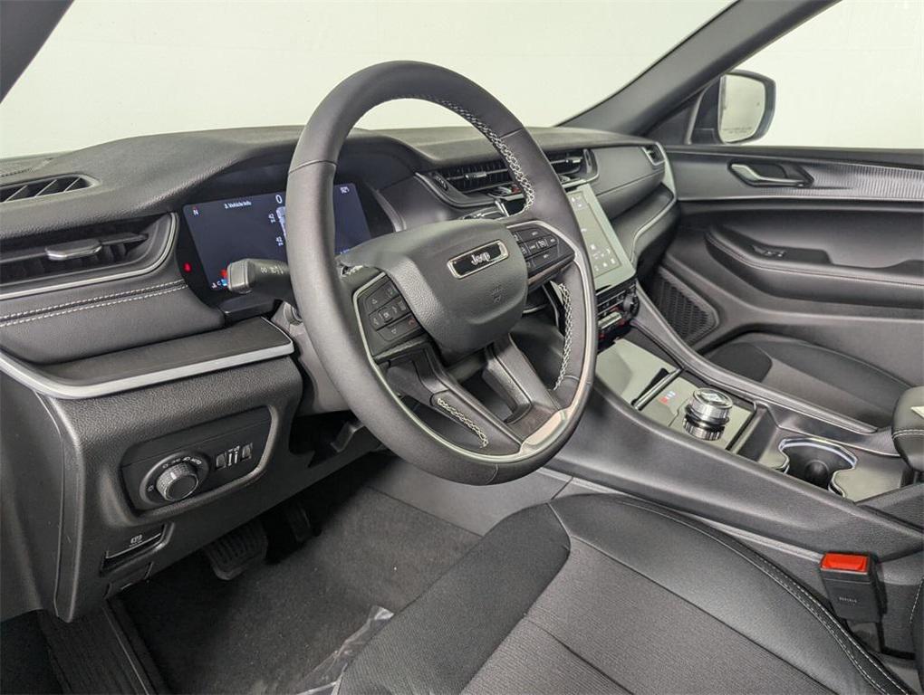 new 2025 Jeep Grand Cherokee car, priced at $30,620