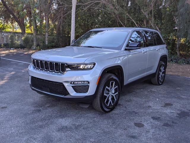 new 2025 Jeep Grand Cherokee car, priced at $45,295