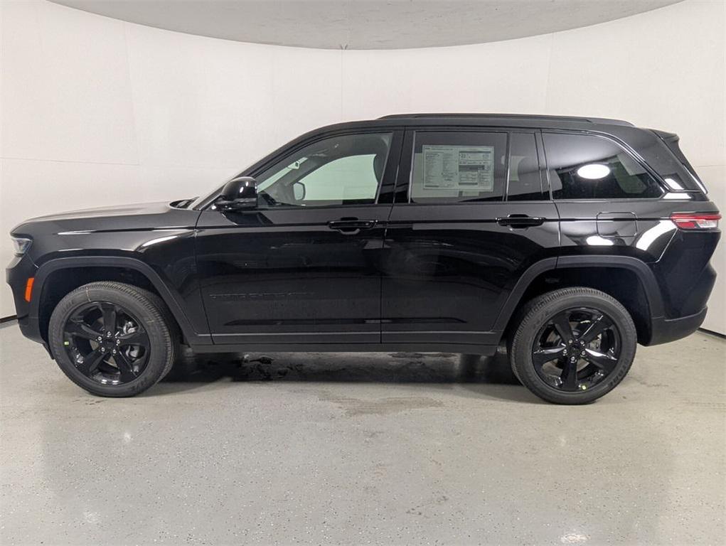 new 2025 Jeep Grand Cherokee car, priced at $34,560