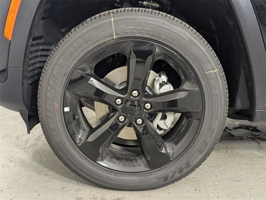 new 2025 Jeep Grand Cherokee car, priced at $34,560