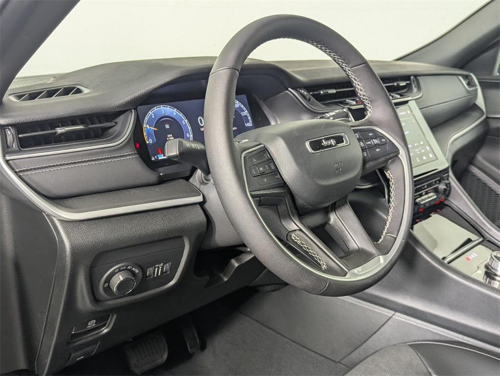 new 2025 Jeep Grand Cherokee car, priced at $34,560