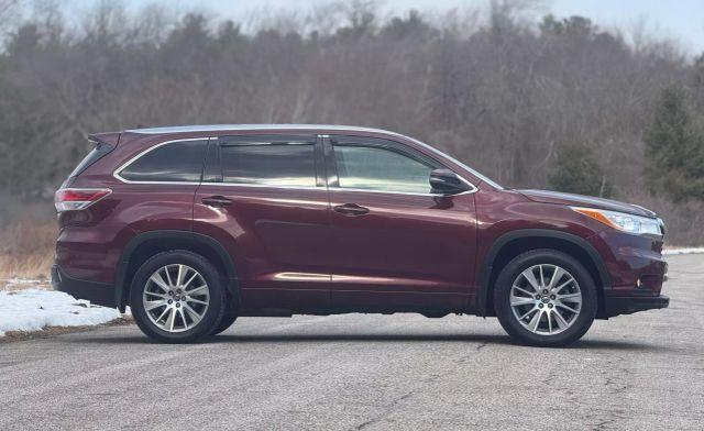 used 2014 Toyota Highlander car, priced at $14,595