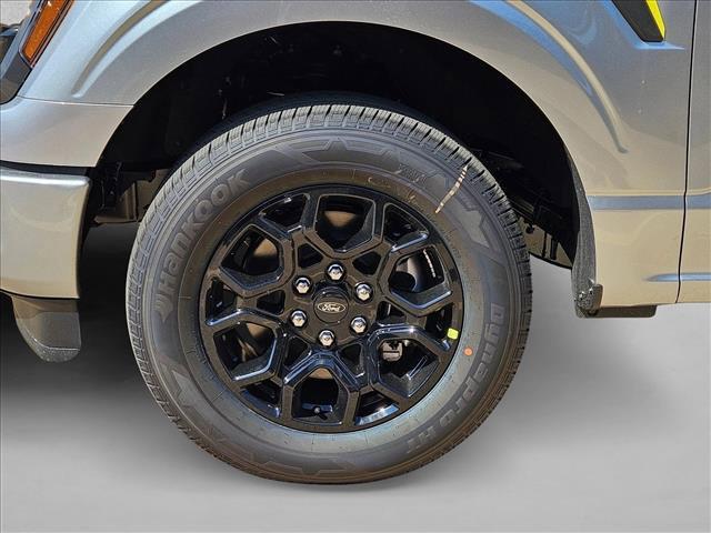 new 2025 Ford F-150 car, priced at $40,195