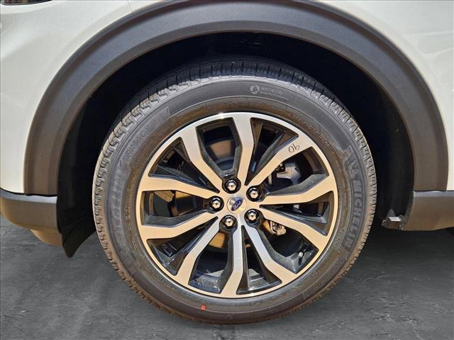 new 2025 Ford Explorer car, priced at $40,885