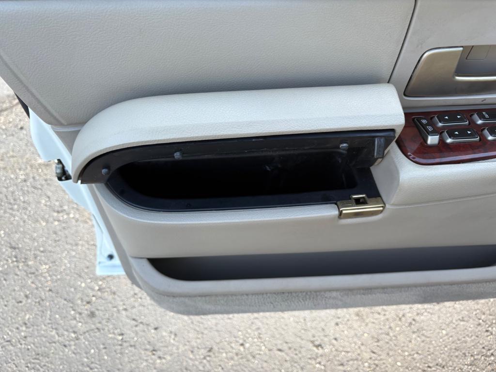 used 2003 Lincoln Town Car car, priced at $7,890