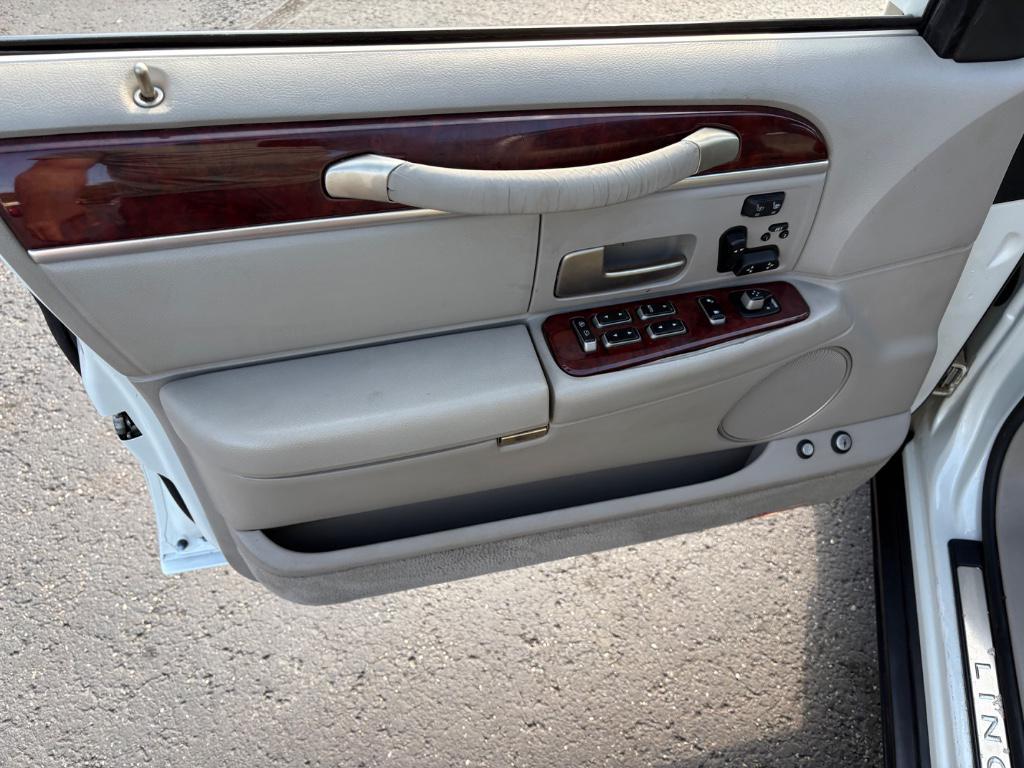 used 2003 Lincoln Town Car car, priced at $7,890
