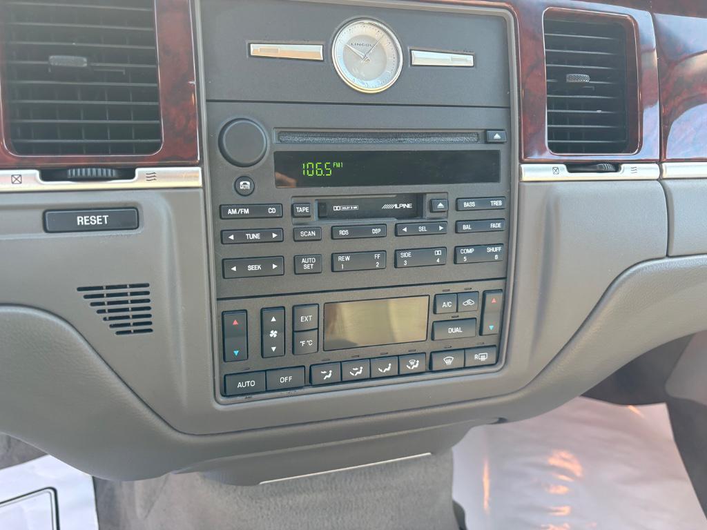 used 2003 Lincoln Town Car car, priced at $7,890