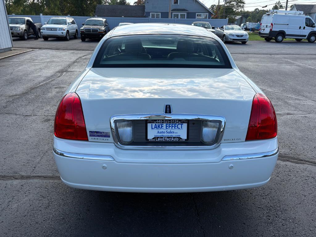 used 2003 Lincoln Town Car car, priced at $7,890