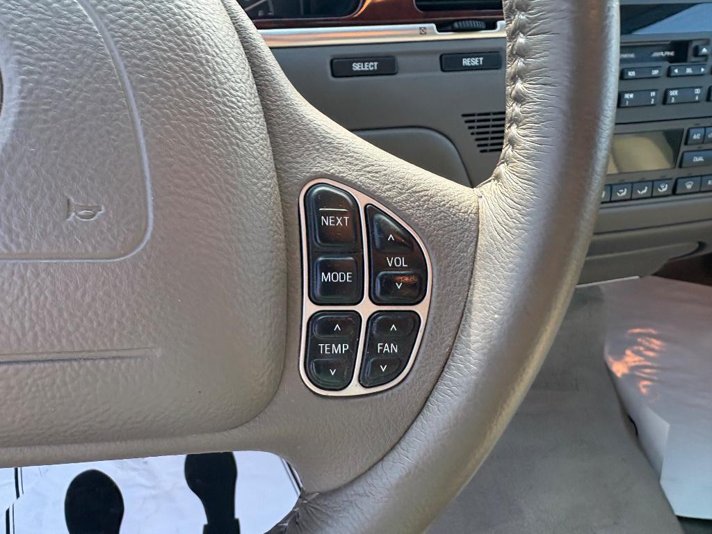 used 2003 Lincoln Town Car car, priced at $7,890