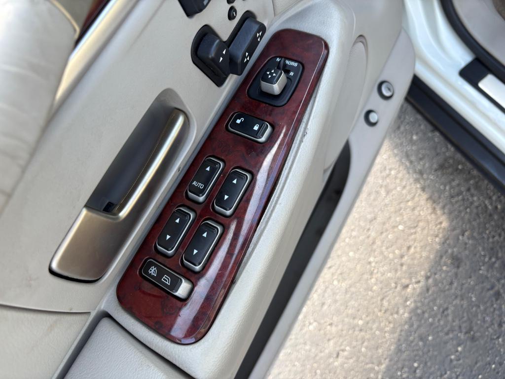 used 2003 Lincoln Town Car car, priced at $7,890