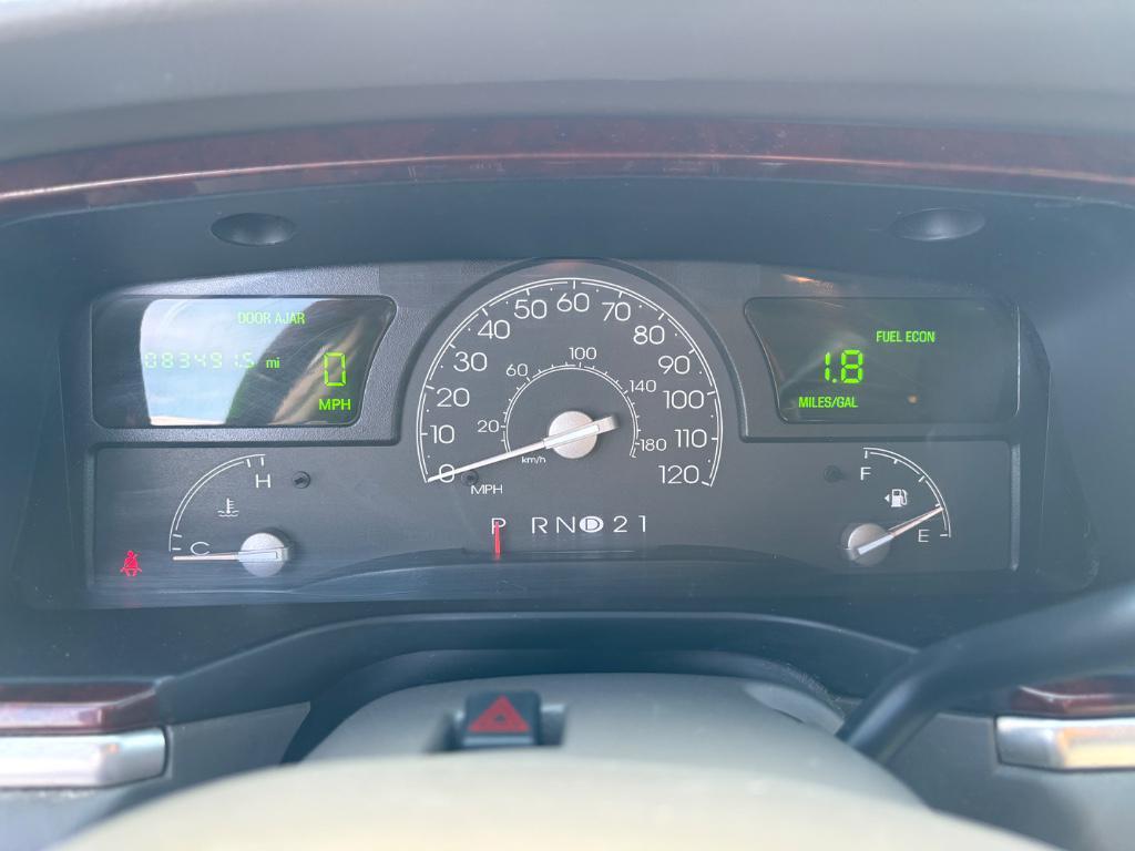 used 2003 Lincoln Town Car car, priced at $7,890