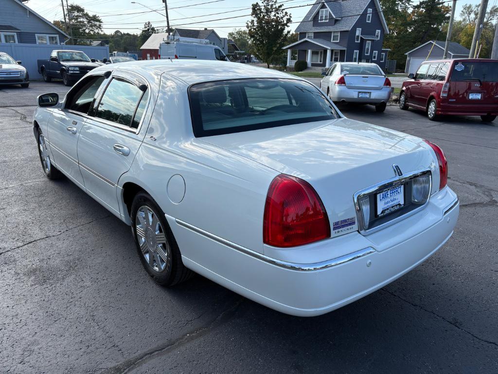 used 2003 Lincoln Town Car car, priced at $7,890