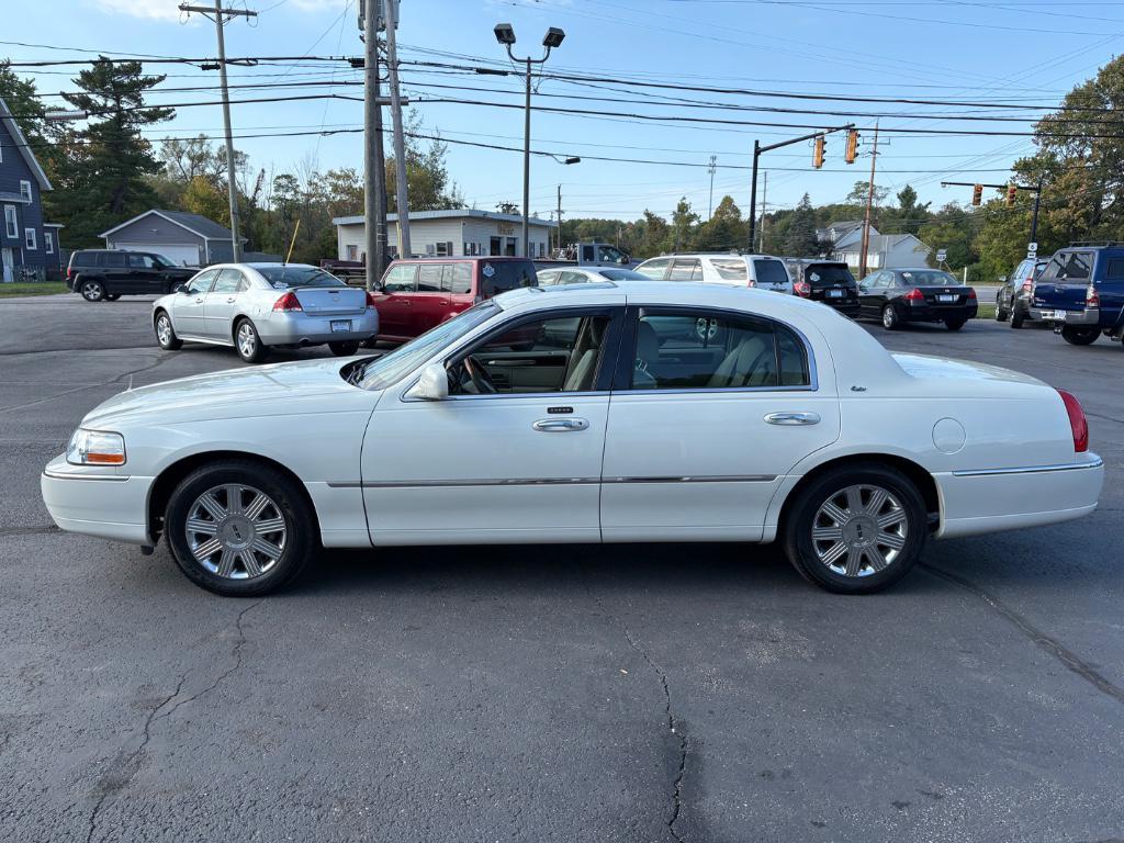 used 2003 Lincoln Town Car car, priced at $7,890