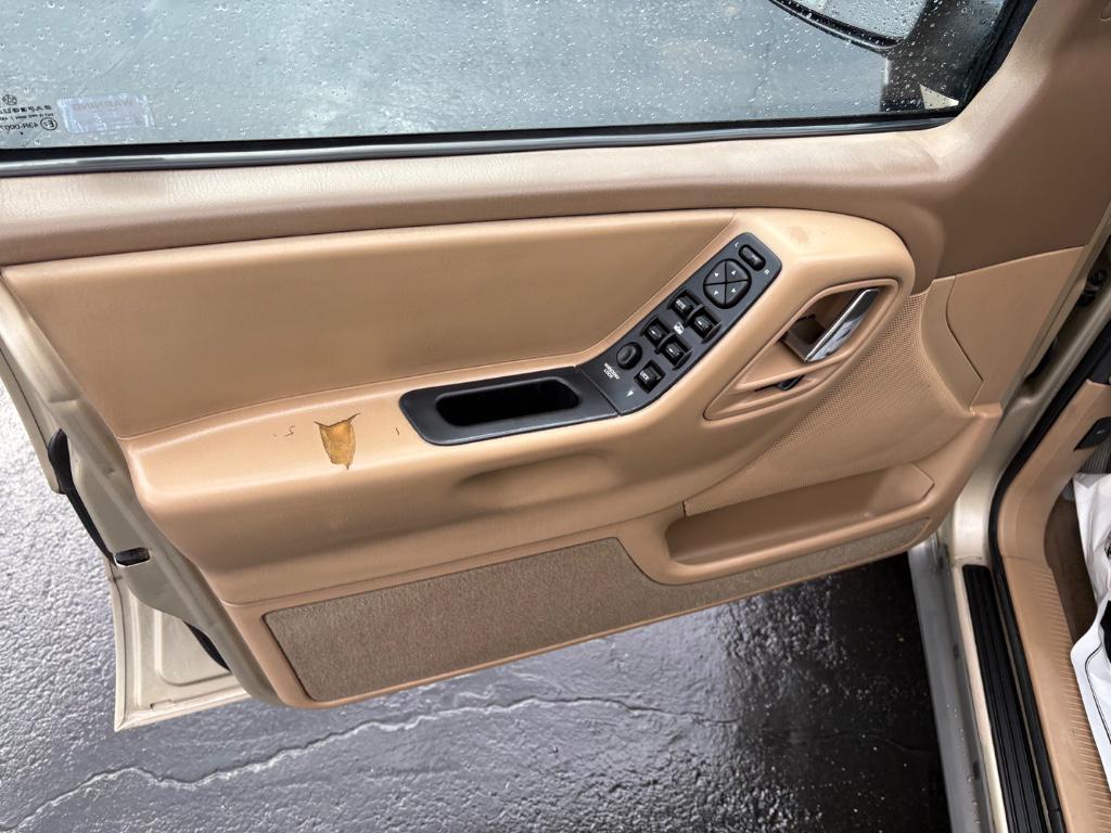 used 2000 Jeep Grand Cherokee car, priced at $6,495