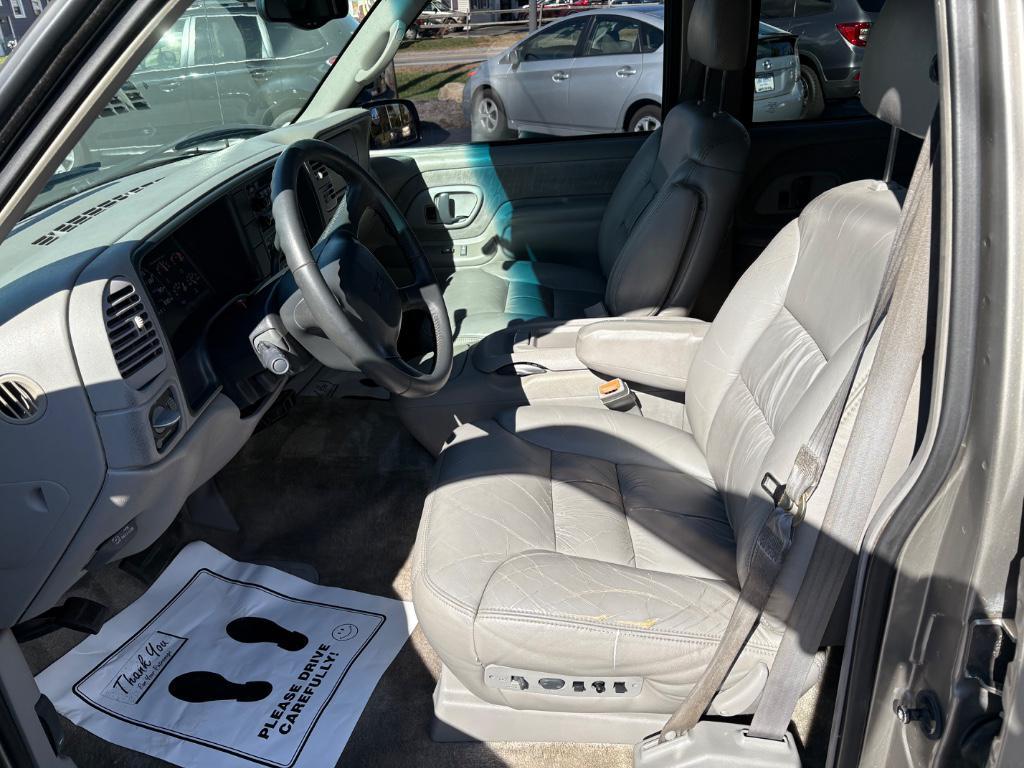 used 1999 GMC Suburban car, priced at $10,695