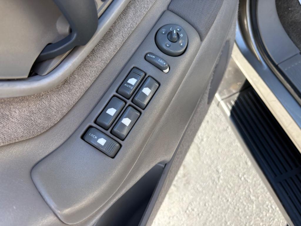 used 1999 GMC Suburban car, priced at $10,695