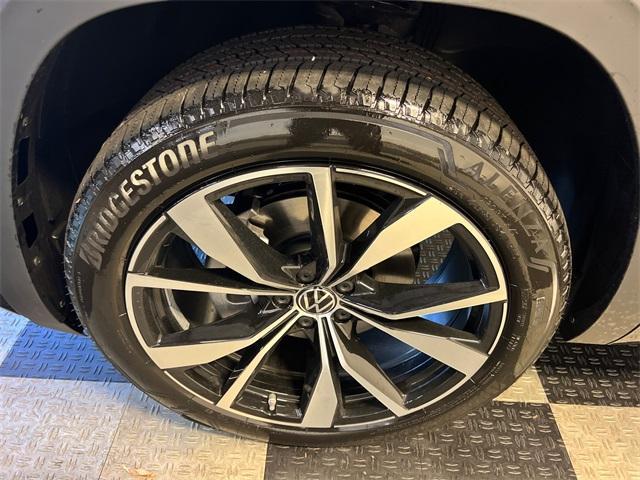 new 2026 Volkswagen Atlas Cross Sport car, priced at $54,054