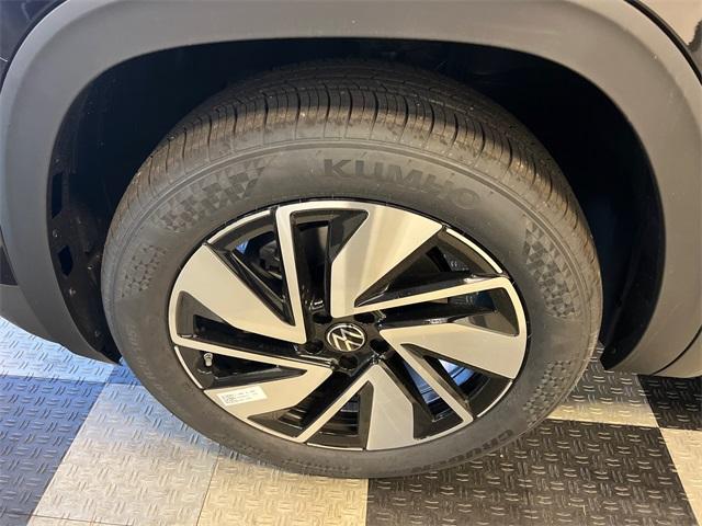 new 2025 Volkswagen Atlas car, priced at $46,745