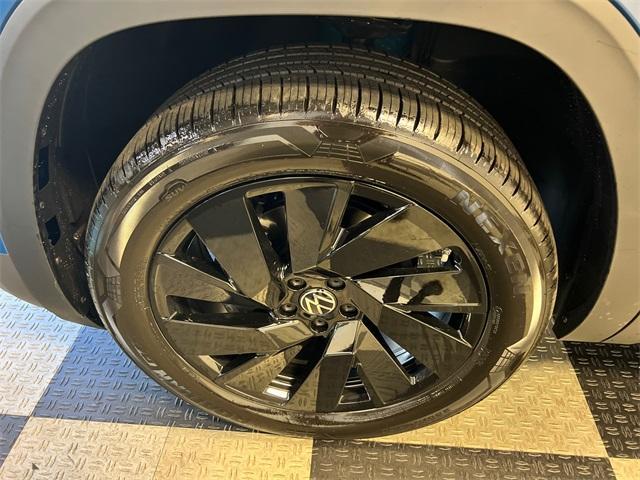 new 2026 Volkswagen Atlas Cross Sport car, priced at $42,570