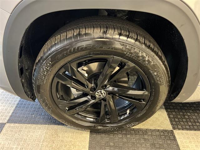 new 2025 Volkswagen Atlas Cross Sport car, priced at $48,737