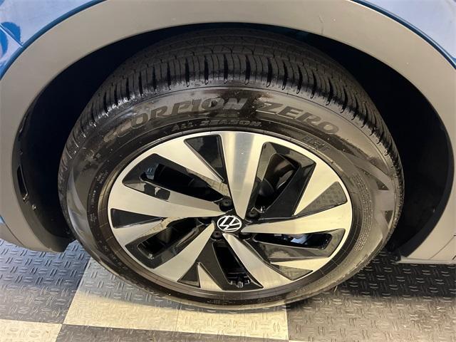 new 2025 Volkswagen ID.4 car, priced at $45,720