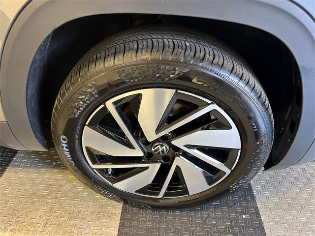 used 2024 Volkswagen Atlas car, priced at $38,997