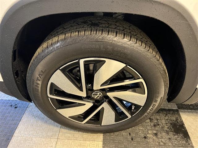 new 2025 Volkswagen Atlas car, priced at $48,009