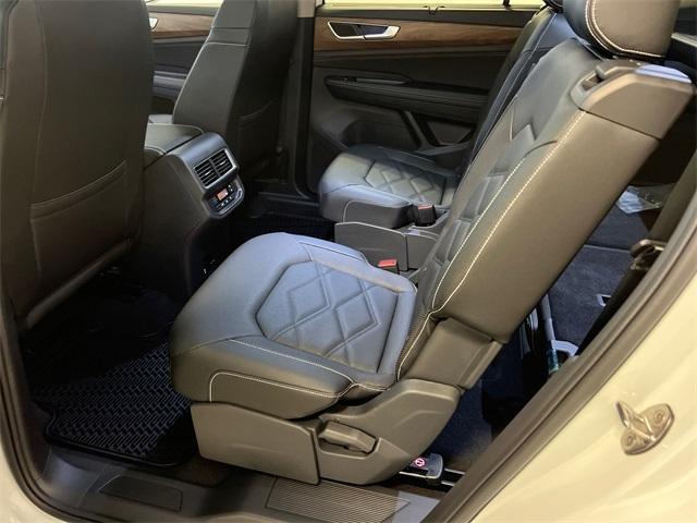 new 2025 Volkswagen Atlas car, priced at $43,185